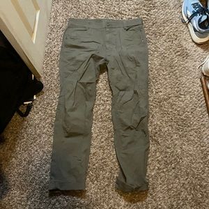 Mens size 34/32 Prana pants. olive green.